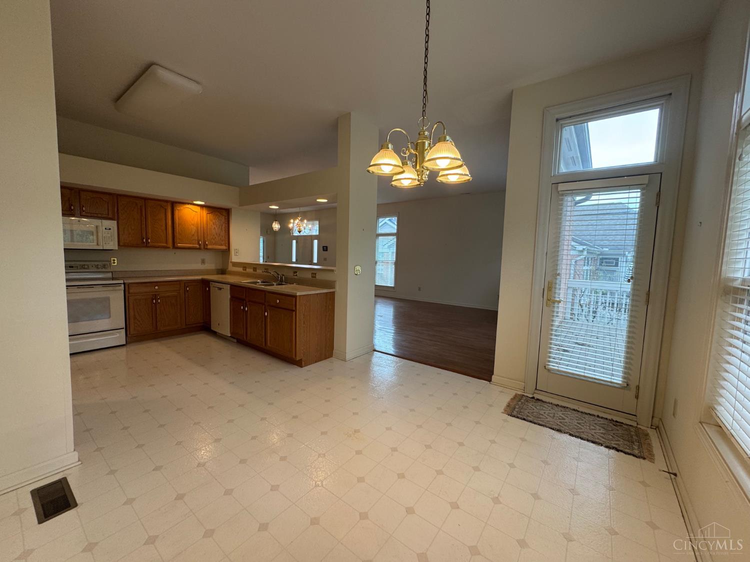 Listing Photo 4 - Condo for sale in building located at 58 Stonehaven Dr, North Bend, OH 45052