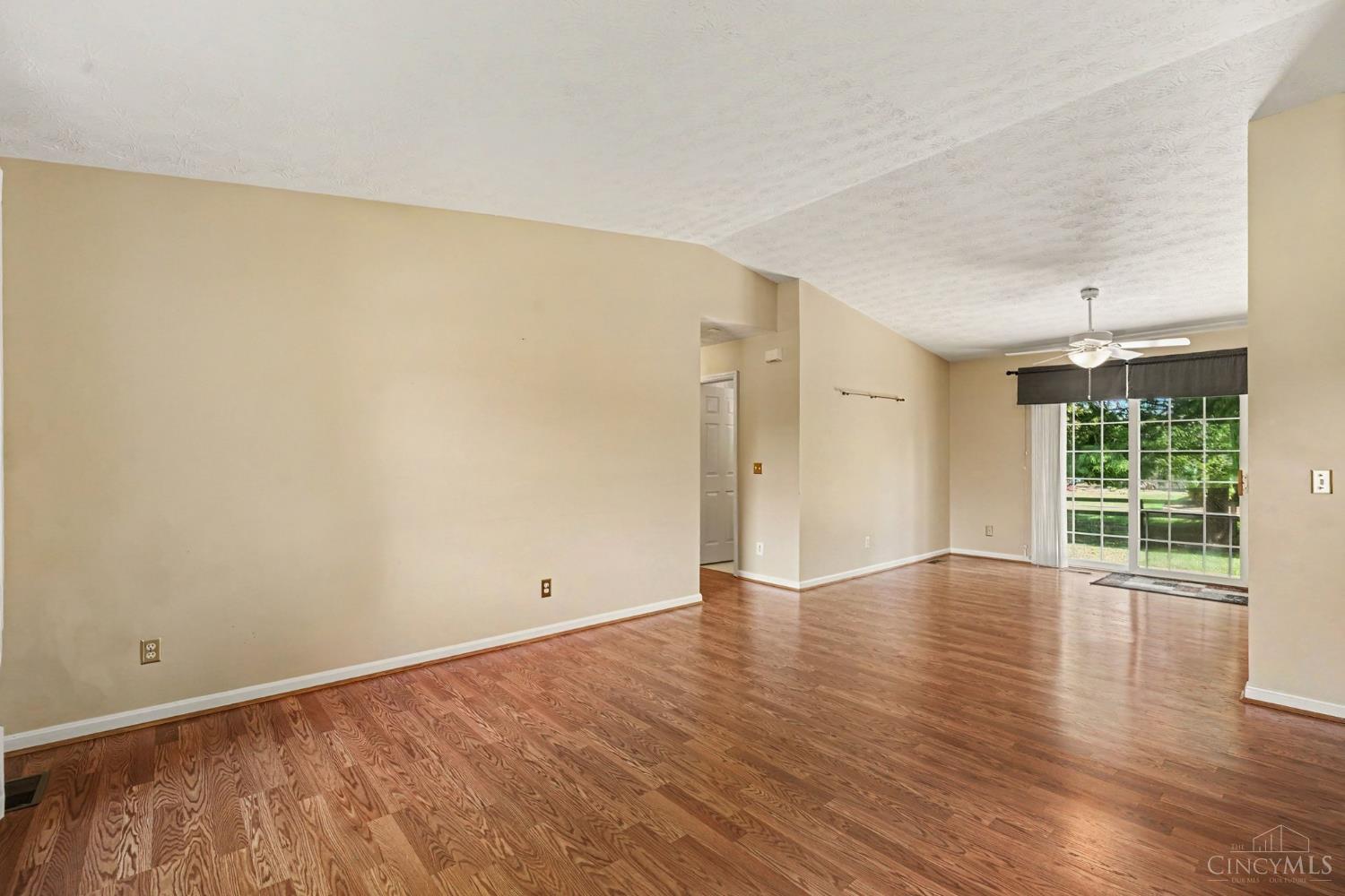 Photo 4 of Sale Pending at 8102 Sterling Spring Dr, Goshen Twp, OH 45140 | MLS# 1895372 | Listing updated on 2026-10-03