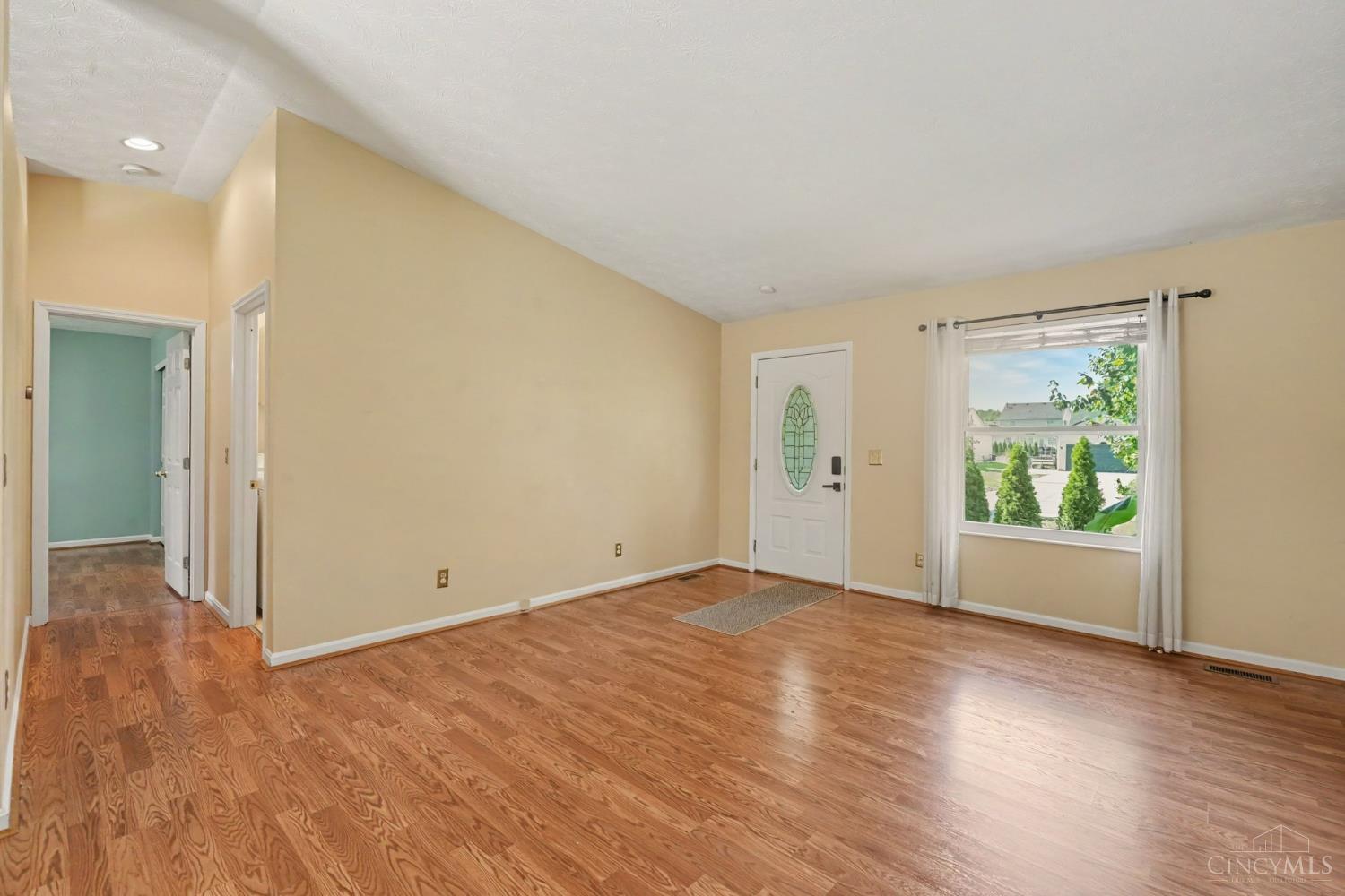 Photo 3 of Sale Pending at 8102 Sterling Spring Dr, Goshen Twp, OH 45140 | MLS# 1895372 | Listing updated on 2026-10-03