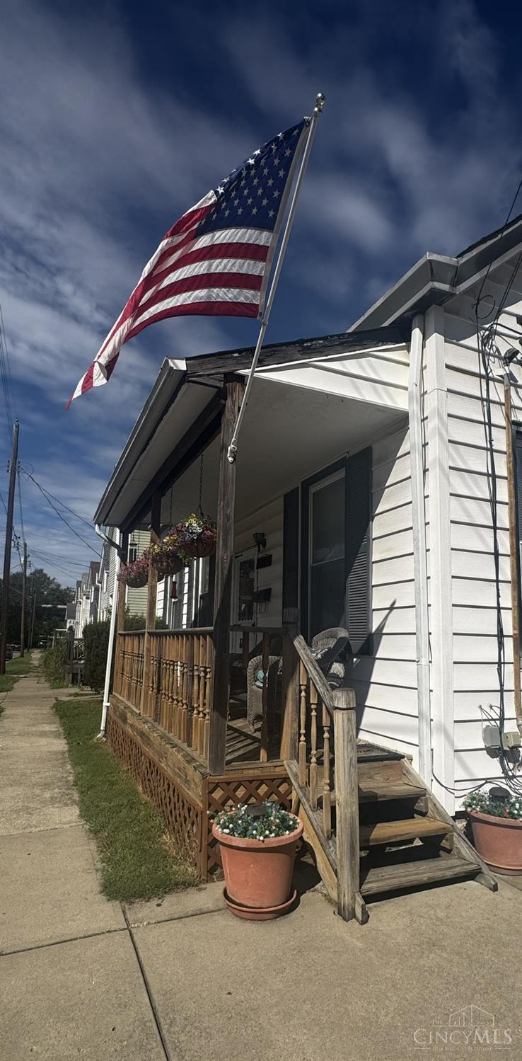 Photo 1 of Single family home for sale at 328 Bradley Ave, Reading, OH 45215 | MLS# 1895437 | Listing updated on 2026-09-29