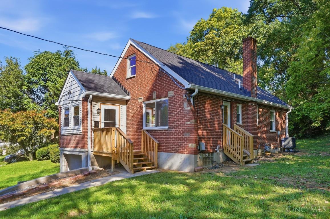 Photo 2 of Single family home for sale at 1318 Woodland Ave, Springfield Twp., OH 45237 | MLS# 1895206 | Listing updated on 2026-09-28