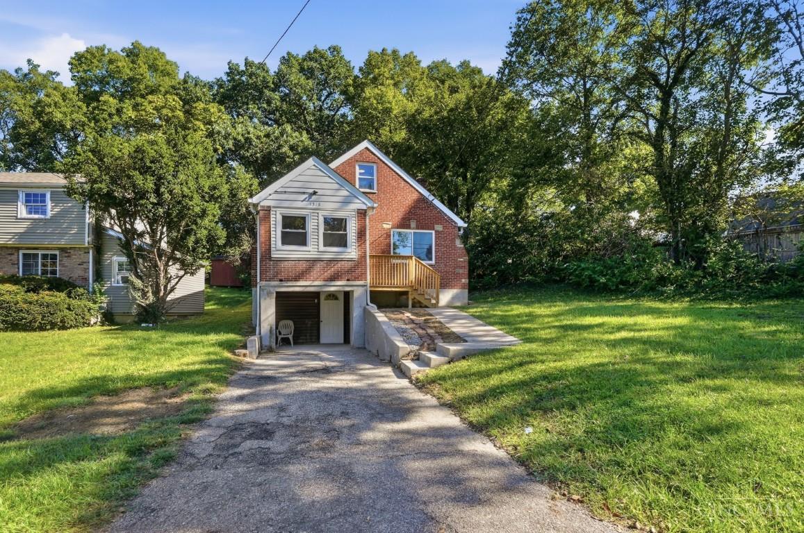 Photo 3 of Single family home for sale at 1318 Woodland Ave, Springfield Twp., OH 45237 | MLS# 1895206 | Listing updated on 2026-09-28