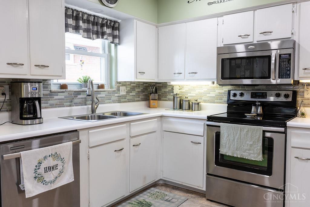 Photo 4 of Sale Pending at 5678 Hollowview Ct, Cincinnati, OH 45233 | MLS# 1895445 | Listing updated on 2026-10-05