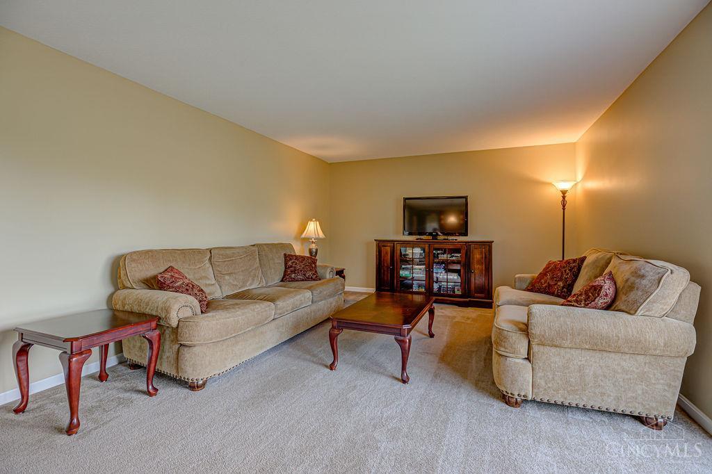Photo 4 of Sale Pending at 6988 Ruwes Oak Dr, Green Twp, OH 45248 | MLS# 1895324 | Listing updated on 2026-09-29