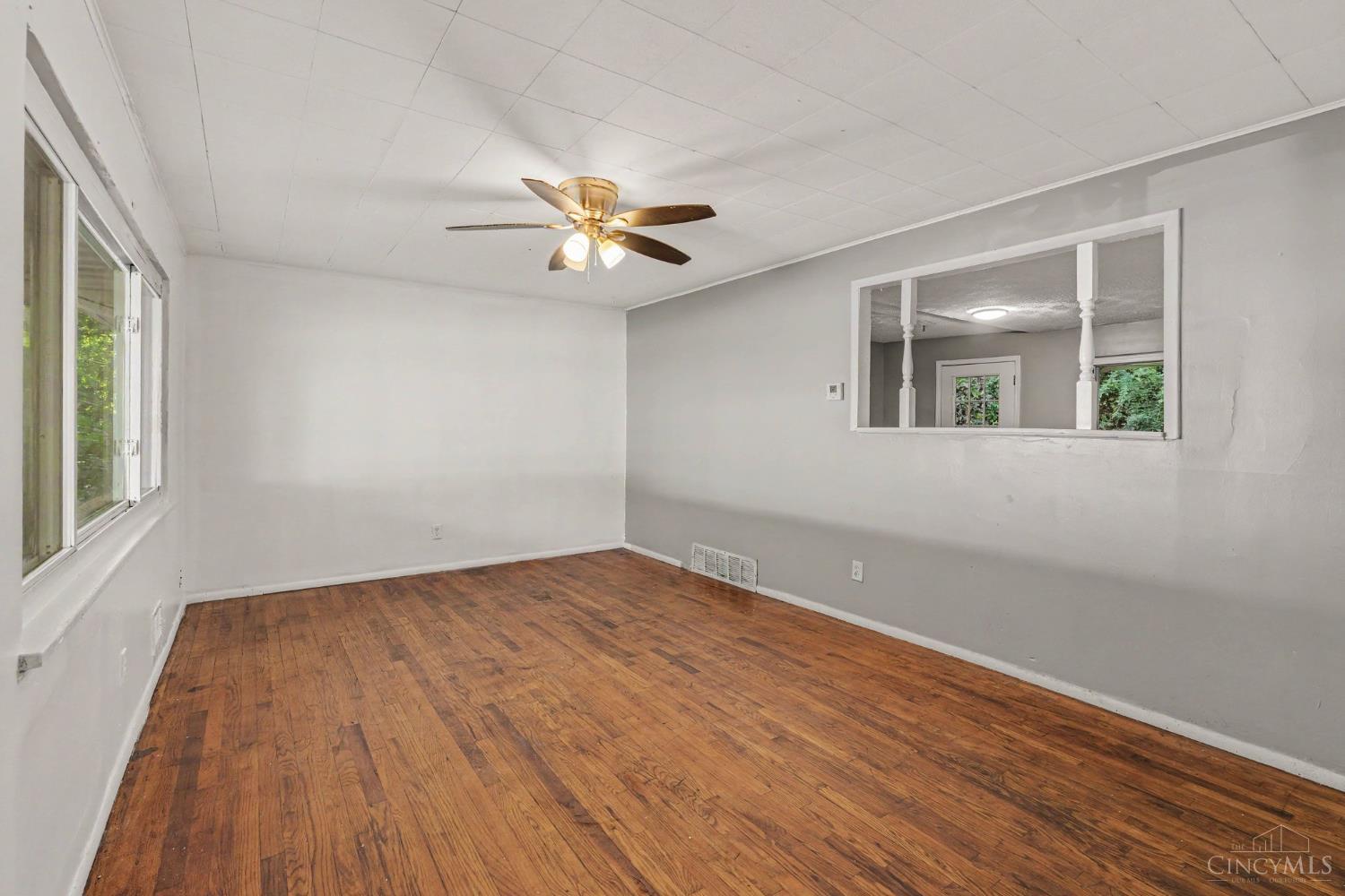 Photo 4 of Single family home for sale at 4033 Delhi Rd, Delhi Twp, OH 45204 | MLS# 1894599 | Listing updated on 2026-09-28