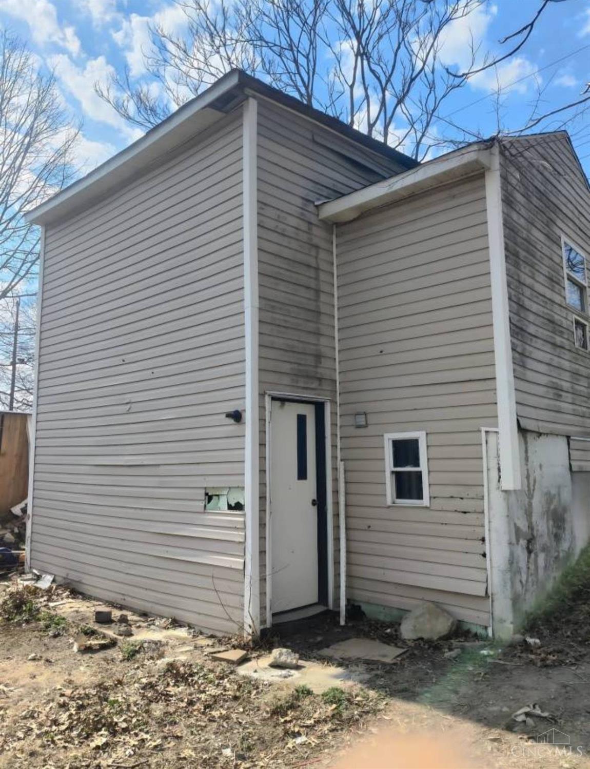 Photo 3 of Single family home for sale at 1342 Grandview Ave, St Clair Twp, OH 45013 | MLS# 1895621 | Listing updated on 2026-09-30