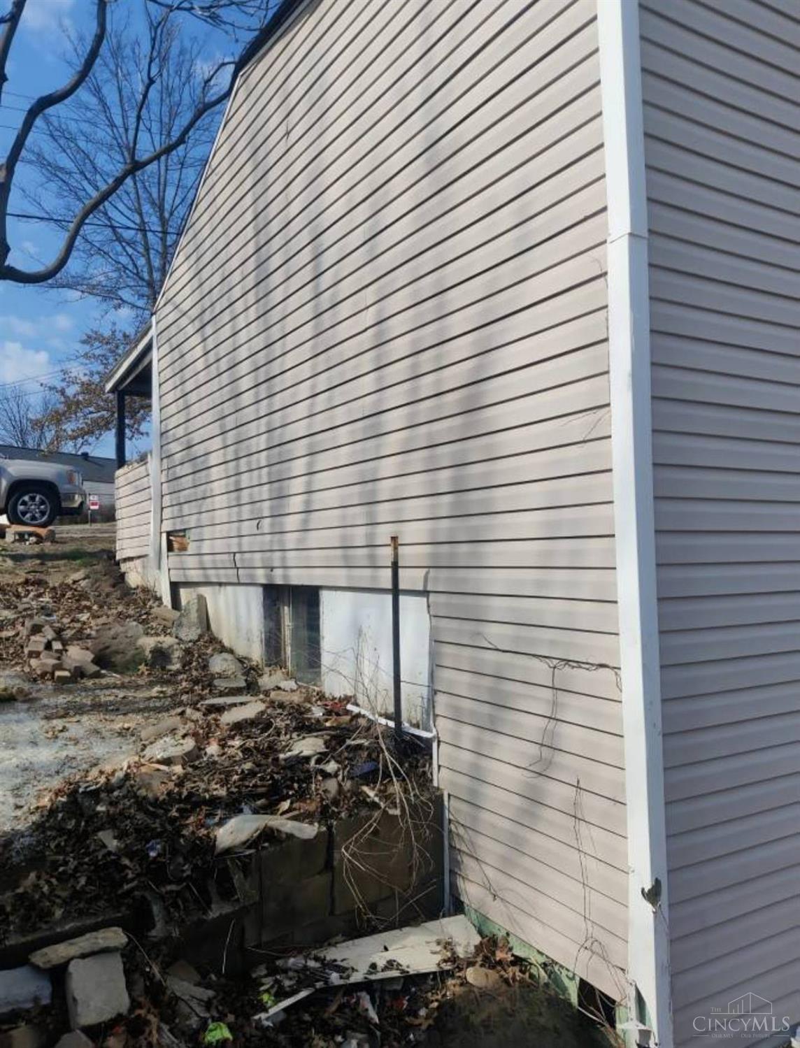 Photo 3 of Single family home for sale at 1342 Grandview Ave, St Clair Twp, OH 45013 | MLS# 1895621 | Listing updated on 2026-09-30