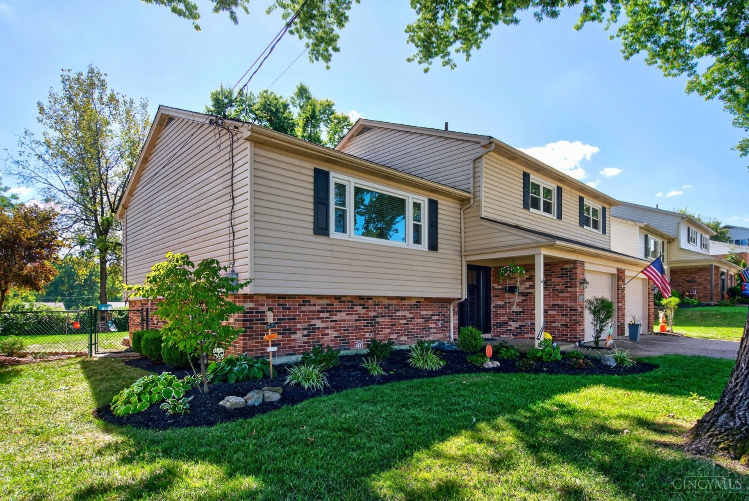 Photo 3 of Sale Pending at 5525 Stokeswood Ct, Delhi Twp, OH 45238 | MLS# 1895374 | Listing updated on 2026-10-02