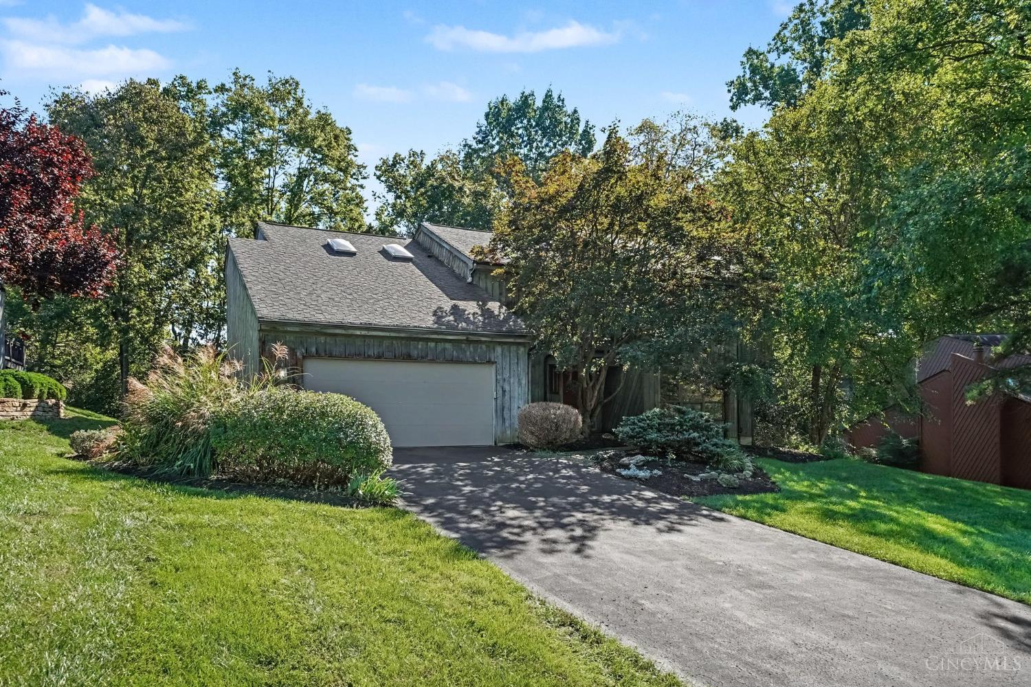 Photo 3 of Sale Pending at 2458 Pond Run Ave, Anderson Twp, OH 45244 | MLS# 1895588 | Listing updated on 2026-10-05