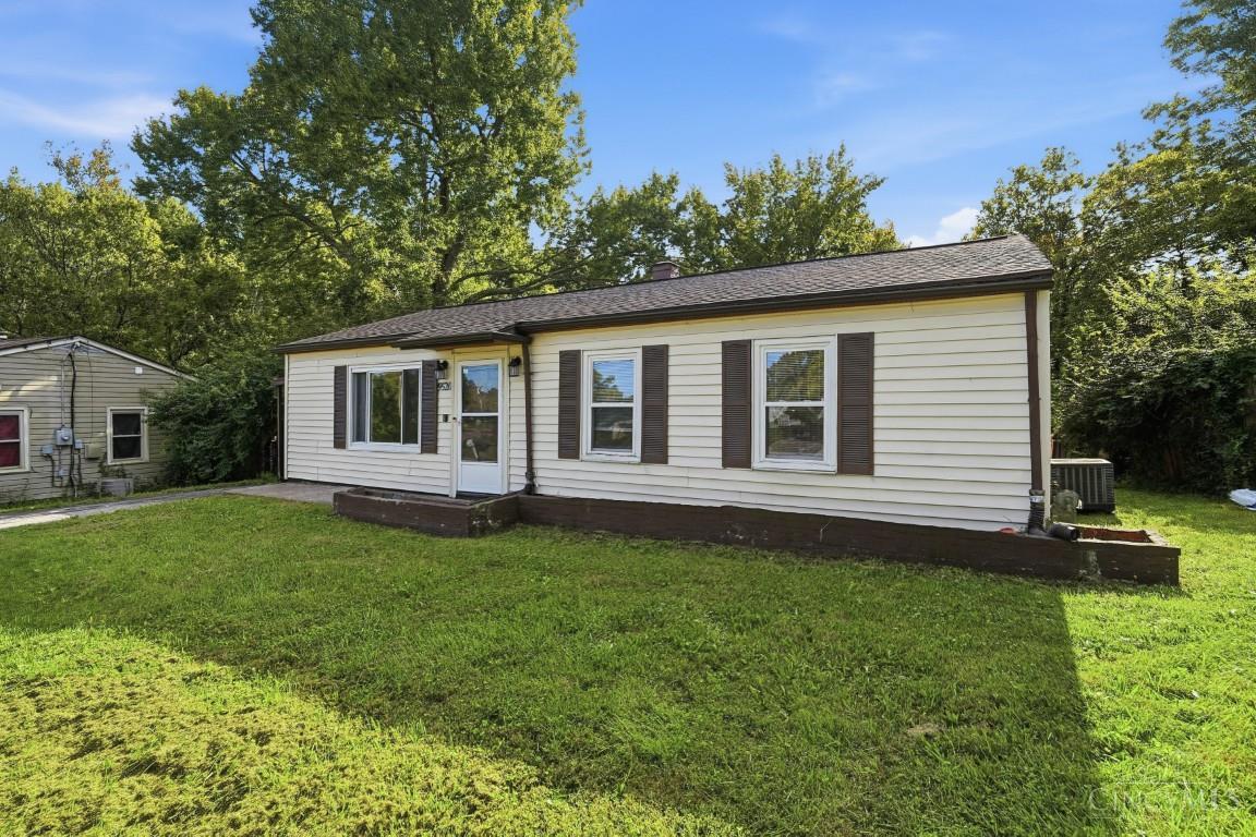 Photo 3 of Single family home for sale at 9520 Crestbrook Dr, Springfield Twp., OH 45231 | MLS# 1895565 | Listing updated on 2026-09-30