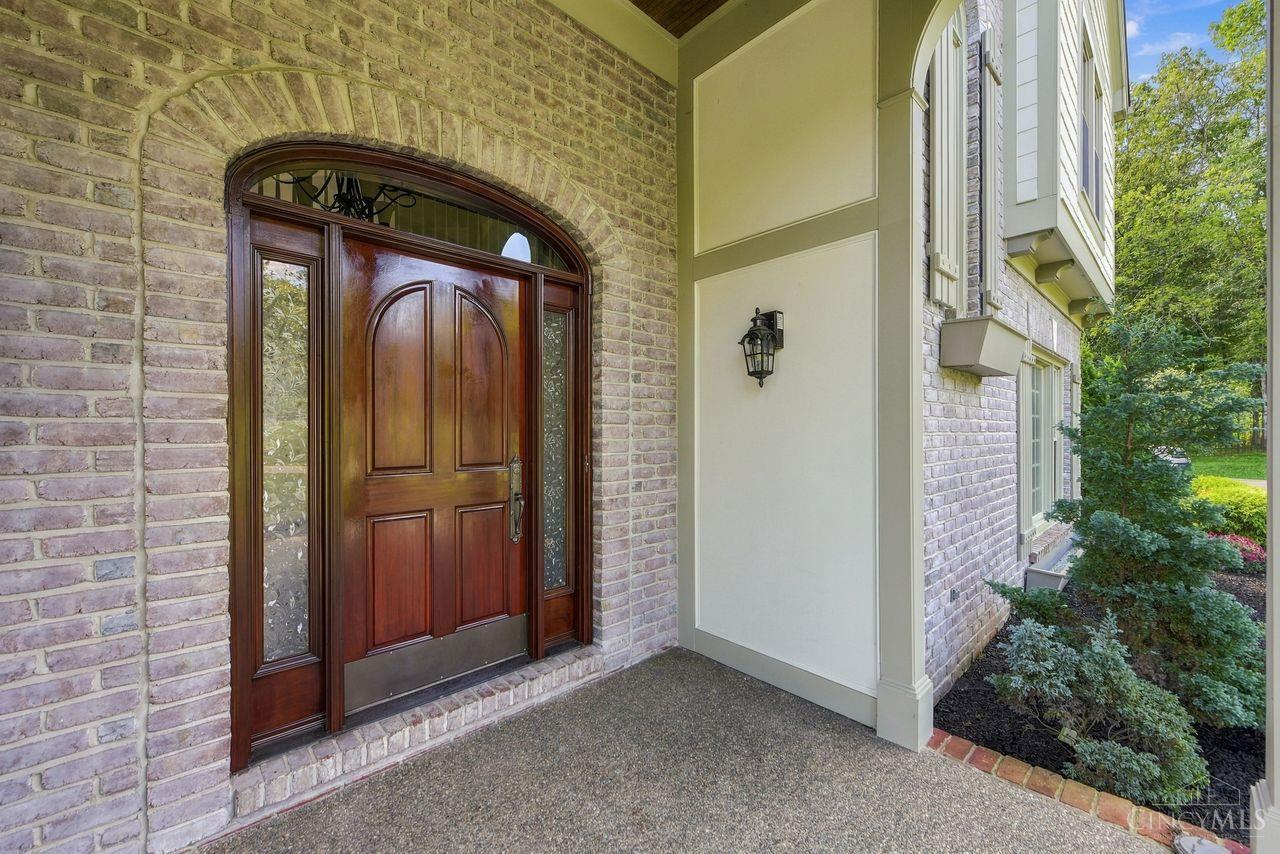 Photo 4 of Single family home for sale at 8575 Sleepy Holw Dr, Indian Hill, OH 45243 | MLS# 1895611 | Listing updated on 2026-09-30