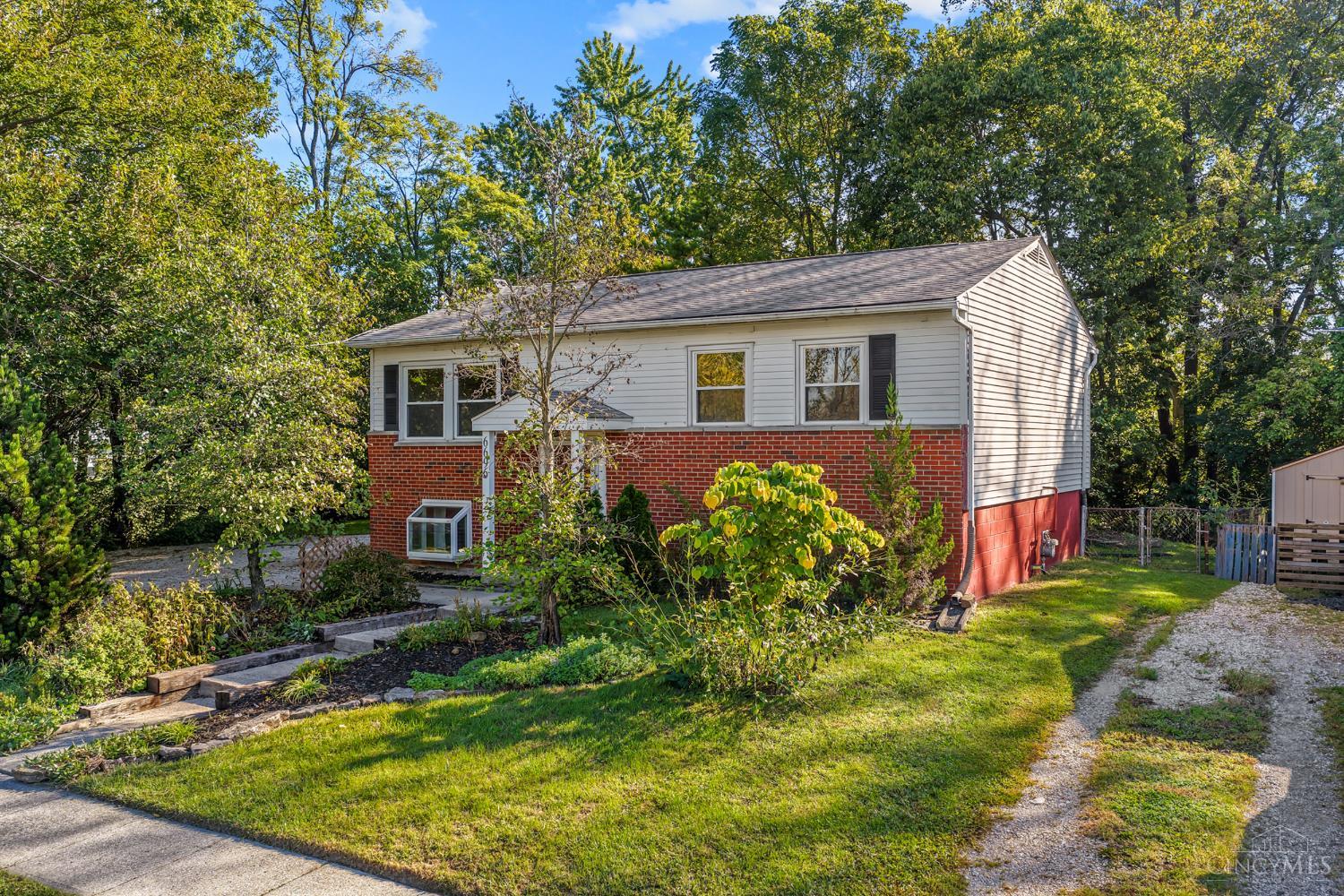 Photo 1 of Sale Pending at 6696 Butler Warren Rd, Mason, OH 45040 | MLS# 1895509 | Listing updated on 2026-10-06