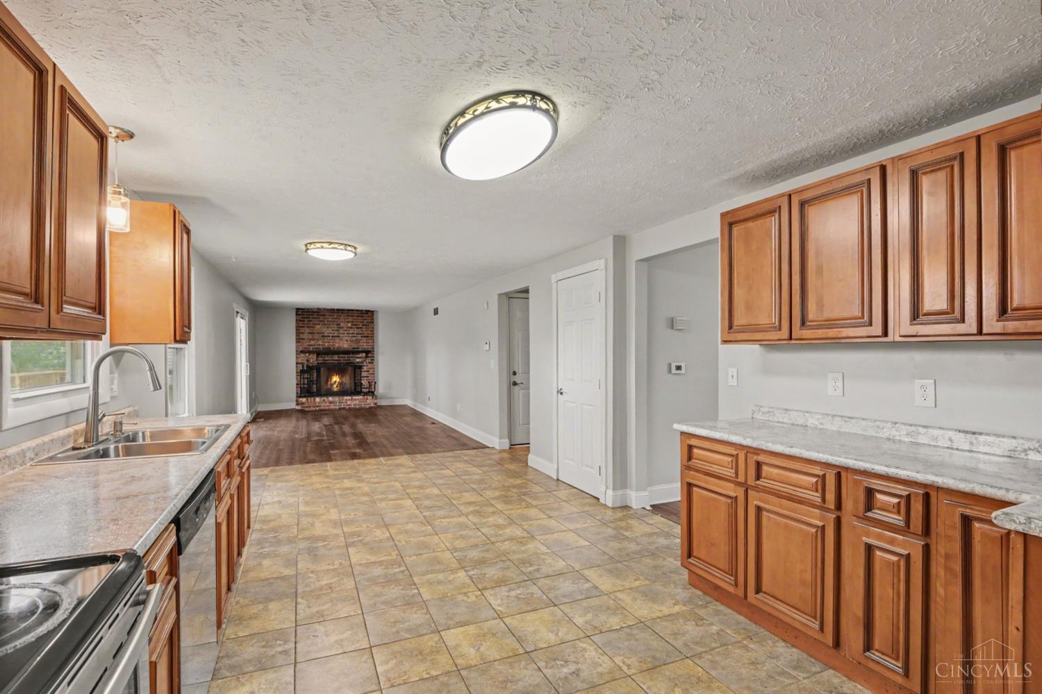 Photo 3 of Sale Pending at 11258 Lodgeview Ct, Forest Park, OH 45240 | MLS# 1895029 | Listing updated on 2026-10-04