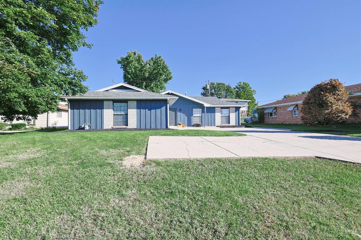 Photo 2 of Sale Pending at 2907 Roosevelt Blvd, Middletown, OH 45044 | MLS# 1895671 | Listing updated on 2026-10-05