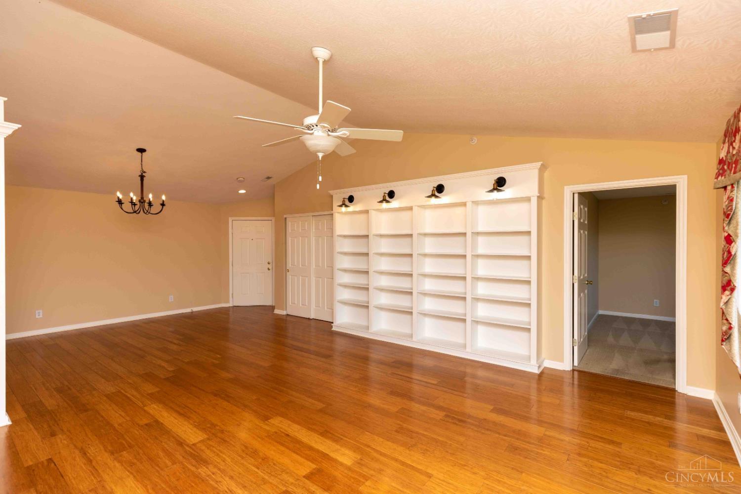 Listing Photo 5 - Condo for sale in building located at 6999 Smt Lake Dr, Green Twp, OH 45247 - Unit #2