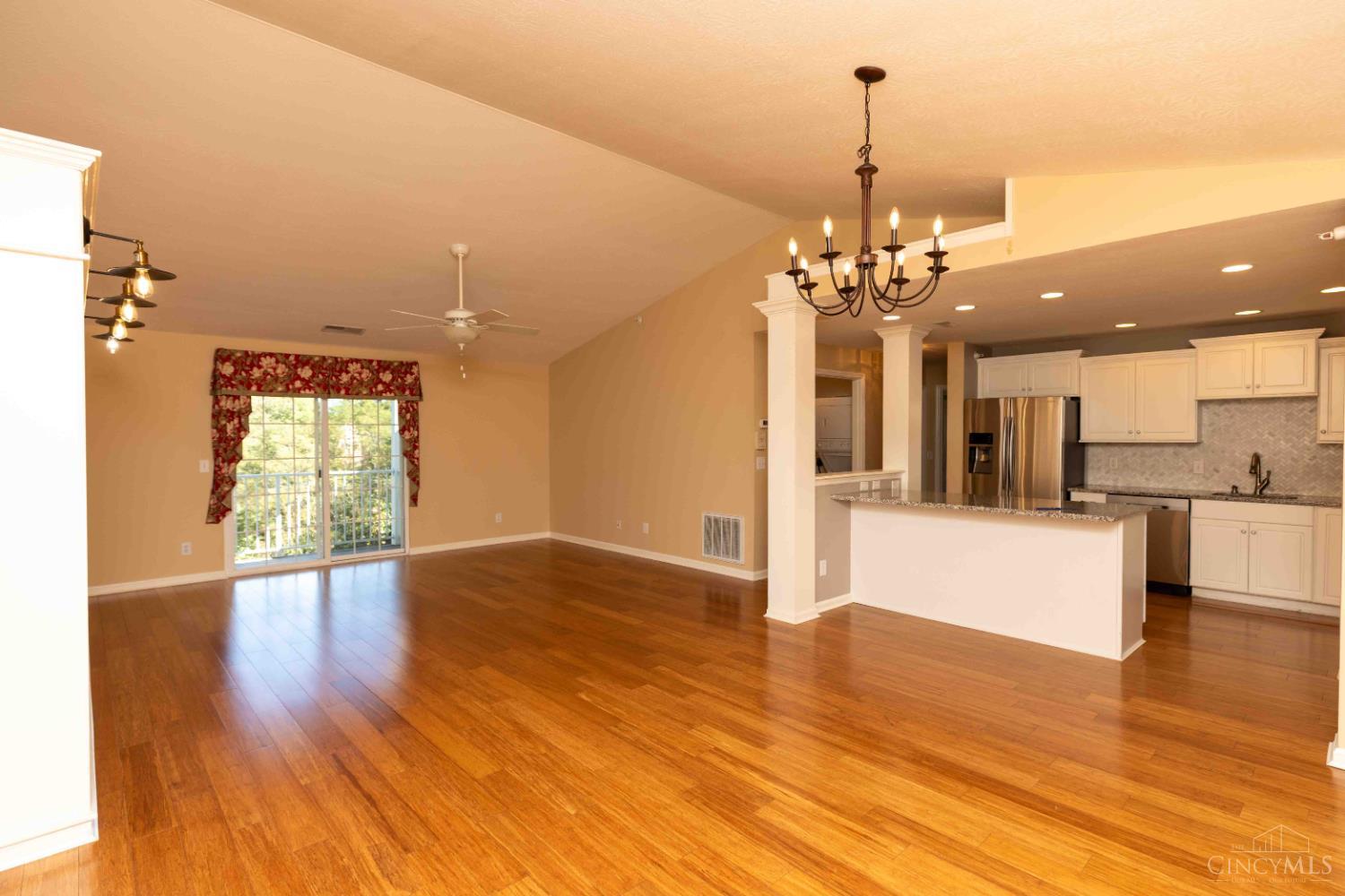 Listing Photo 4 - Condo for sale in building located at 6999 Smt Lake Dr, Green Twp, OH 45247 - Unit #2