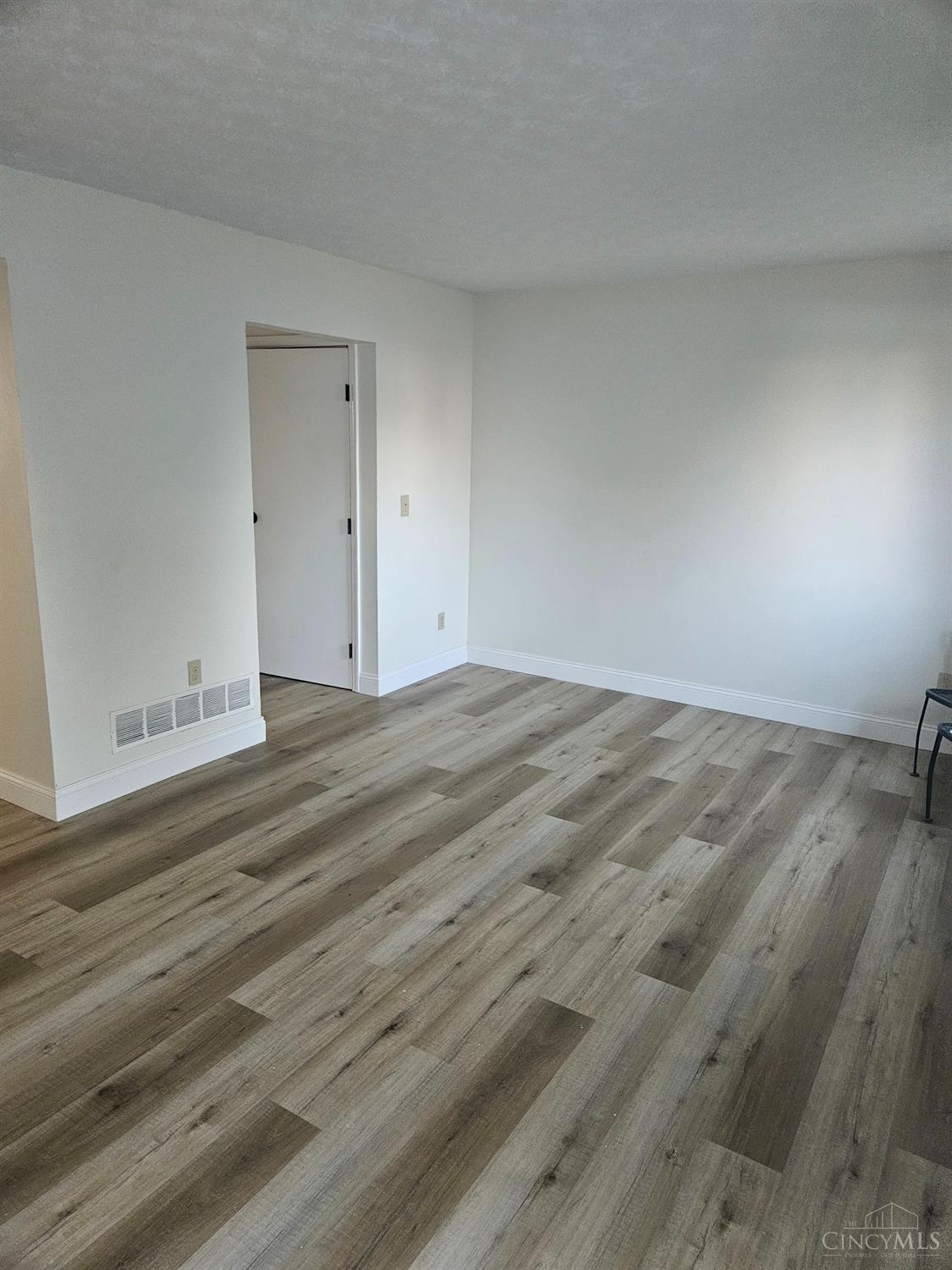 Photo 2 of Townhouse for sale at 9528 Haddington Ct, Cincinnati, OH 45251 | MLS# 1895974 | Listing updated on 2026-10-01