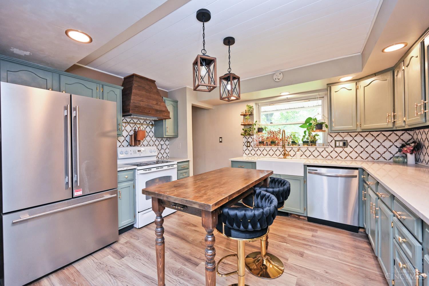 Photo 4 of Single family home for sale at 4043 Beavercreek Cir, Sharonville, OH 45241 | MLS# 1895942 | Listing updated on 2026-10-02