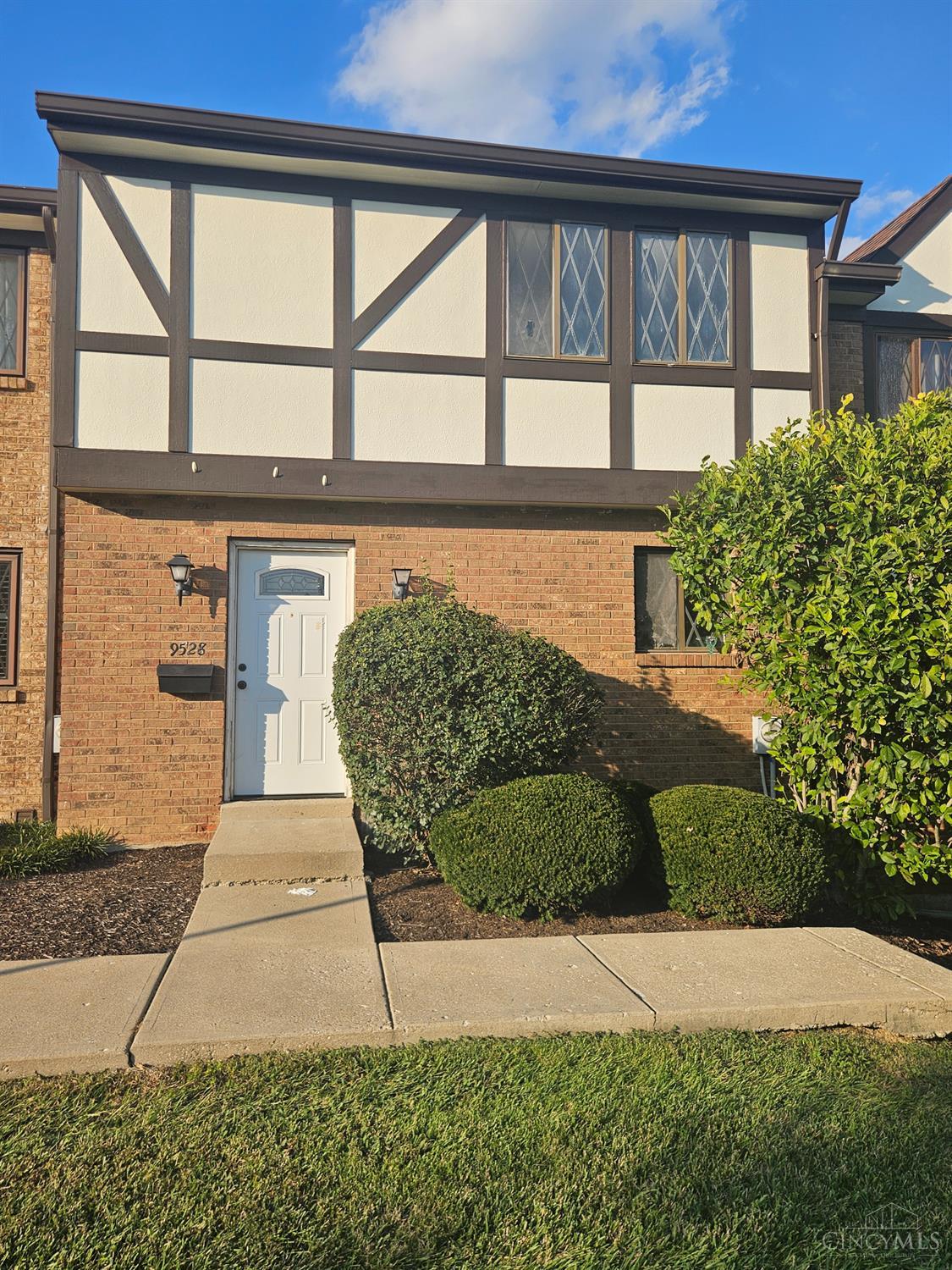 Photo 1 of Townhouse for sale at 9528 Haddington Ct, Cincinnati, OH 45251 | MLS# 1895974 | Listing updated on 2026-10-01