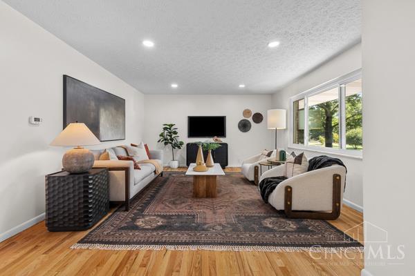 Photo 3 of Single family home for sale at 1614 Acreview Dr, Springfield Twp., OH 45240 | MLS# 1895698 | Listing updated on 2026-10-05