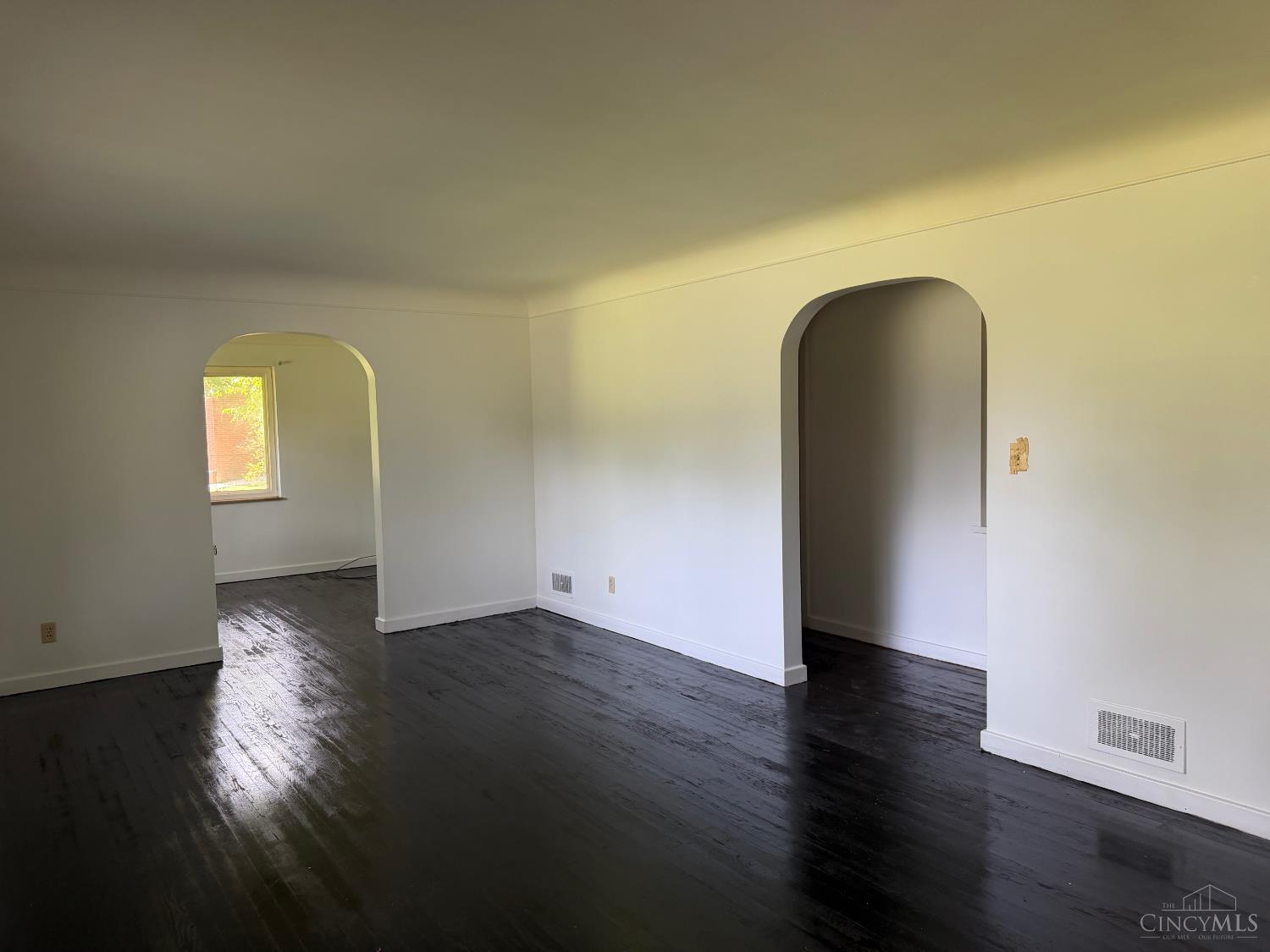 Photo 3 of Single family home for sale at 1585 Northview Cir, Fairfield, OH 45014 | MLS# 1894386 | Listing updated on 2026-10-06