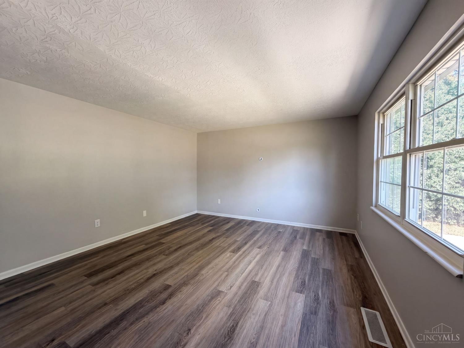 Photo 4 of Single family home for sale at 6363 Sandric Ln, Liberty Township, OH 45044 | MLS# 1895900 | Listing updated on 2026-10-02