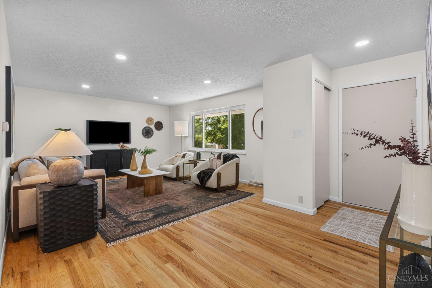 Photo 3 of Single family home for sale at 1614 Acreview Dr, Springfield Twp., OH 45240 | MLS# 1895698 | Listing updated on 2026-10-05