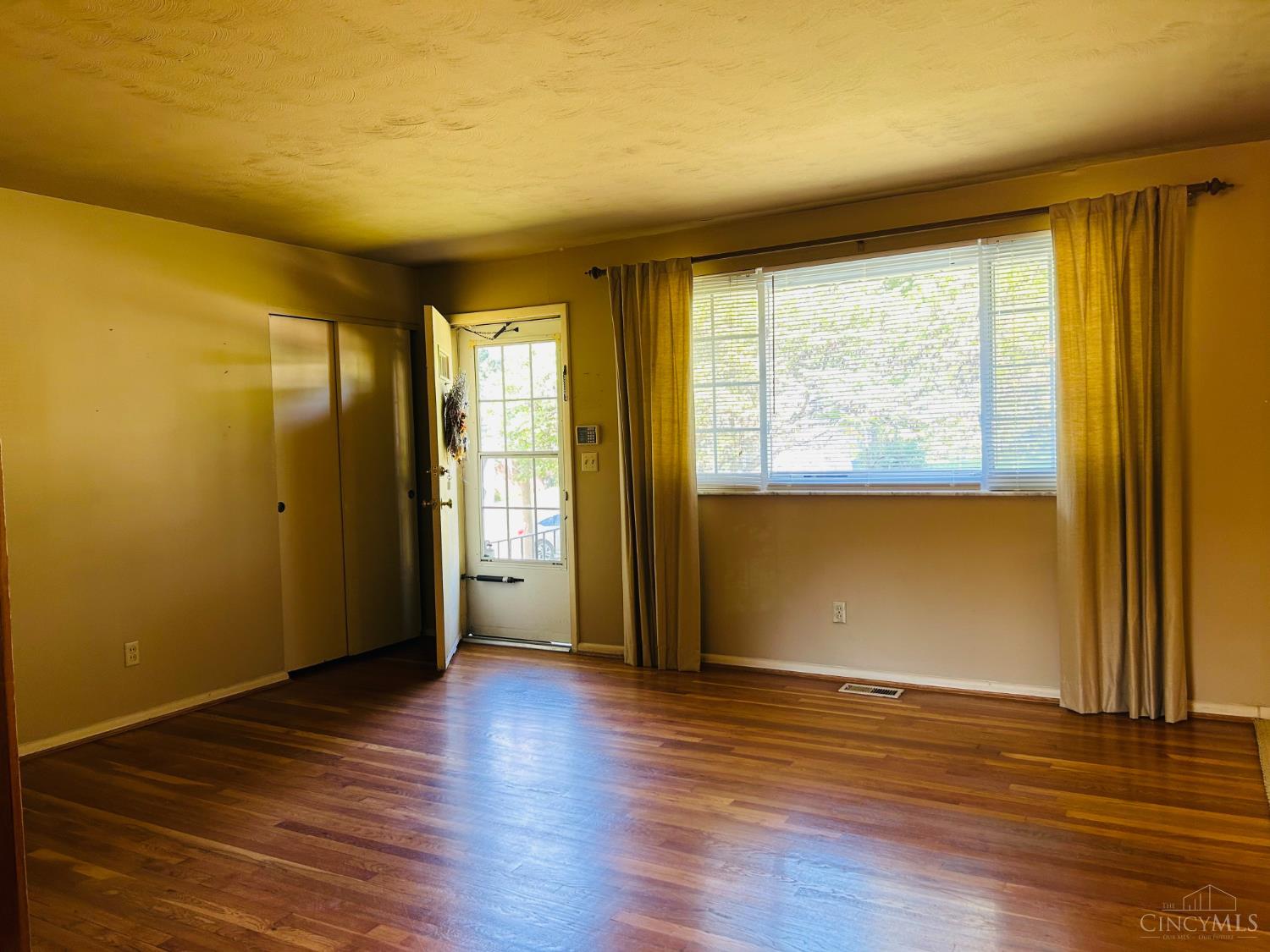 Photo 2 of Single family home for sale at 2585 Byrneside Dr, Colerain Twp, OH 45239 | MLS# 1895894 | Listing updated on 2026-10-05