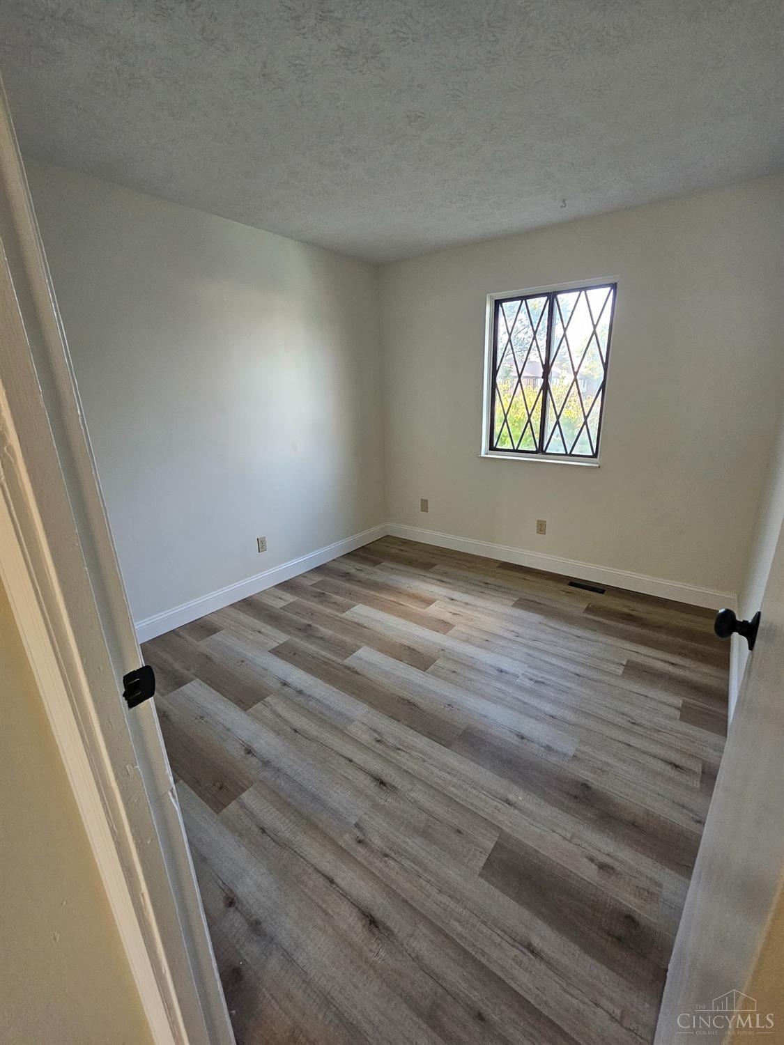 Photo 3 of Townhouse for sale at 9528 Haddington Ct, Cincinnati, OH 45251 | MLS# 1895974 | Listing updated on 2026-10-01