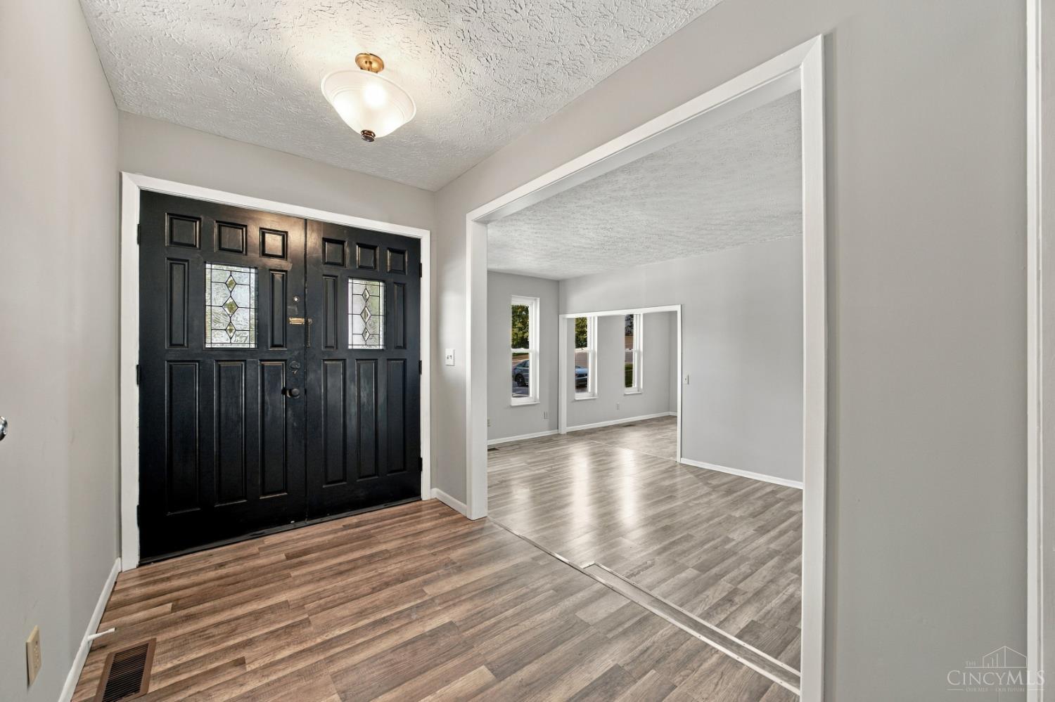 Photo 3 of Single family home for sale at 5894 Red Oak Dr, Fairfield, OH 45014 | MLS# 1895496 | Listing updated on 2026-10-01