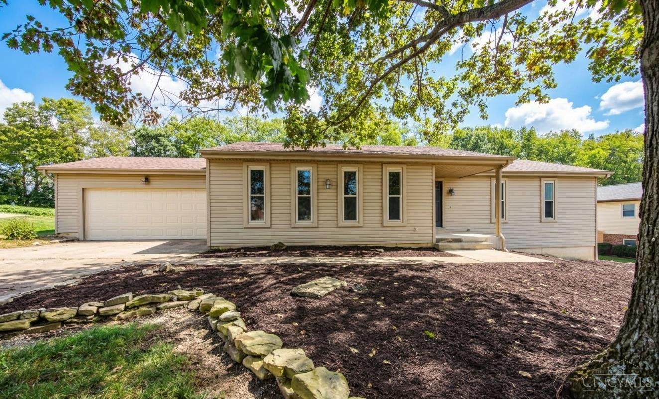 Photo 1 of Single family home for sale at 5894 Red Oak Dr, Fairfield, OH 45014 | MLS# 1895496 | Listing updated on 2026-10-01