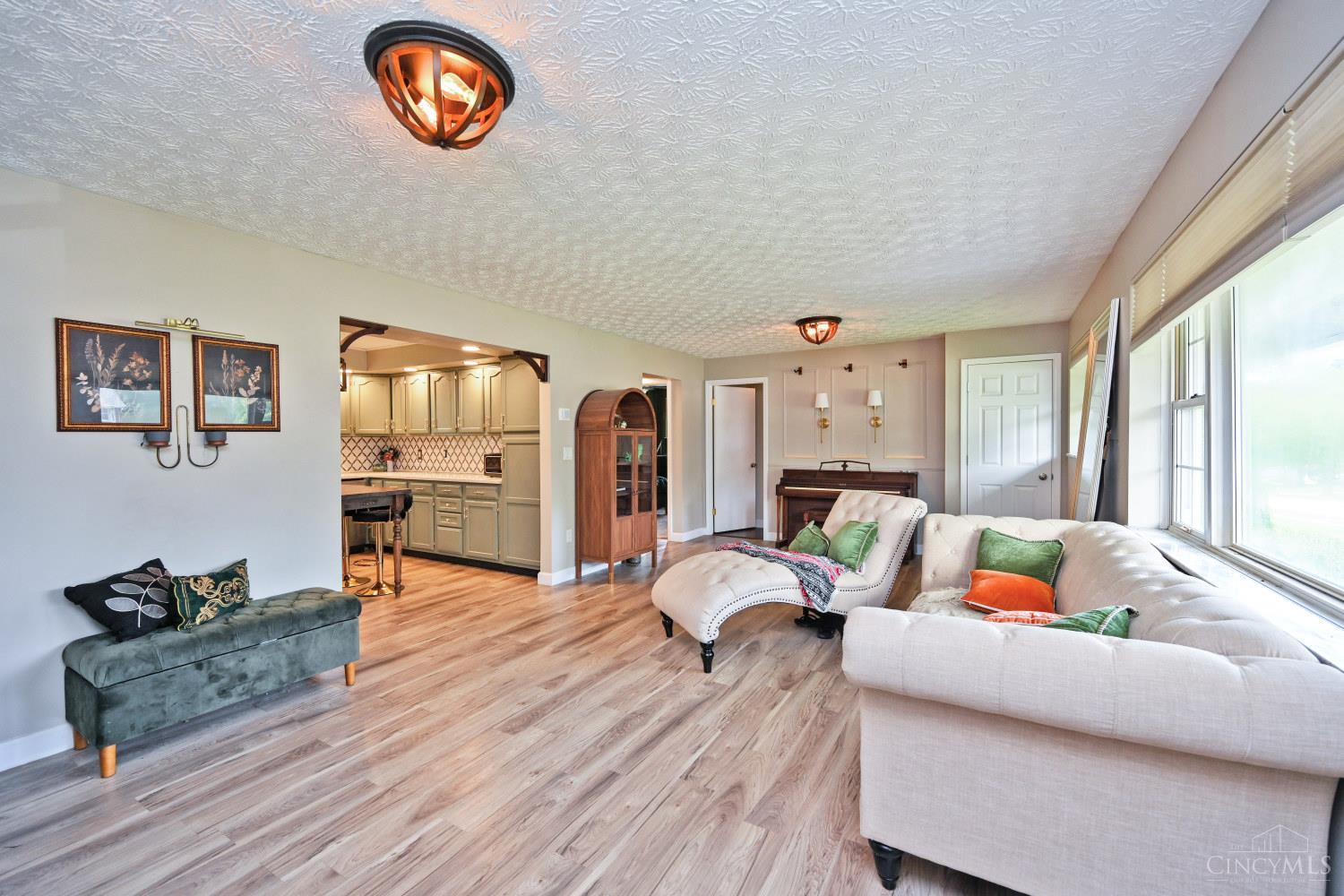 Photo 2 of Single family home for sale at 4043 Beavercreek Cir, Sharonville, OH 45241 | MLS# 1895942 | Listing updated on 2026-10-02