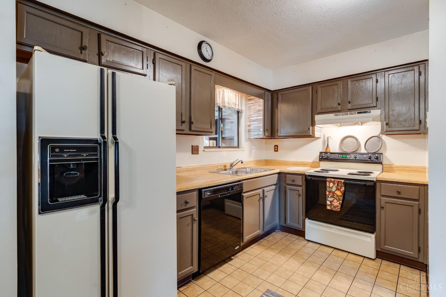 Photo 3 of Single family home for sale at 5625 Lake Michigan Dr, Fairfield, OH 45014 | MLS# 1895504 | Listing updated on 2026-10-03
