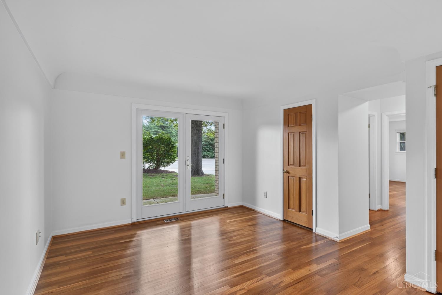 Listing Photo 4 - Condo for sale in building located at 9043 Winton Rd, Cincinnati, OH 45231