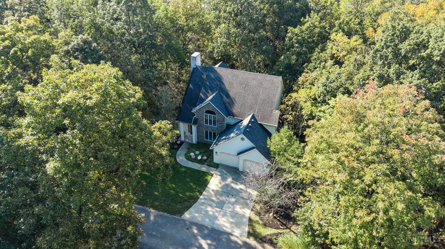 Photo 2 of Sale Pending at 5748 Golf Crst Dr, West Chester, OH 45069 | MLS# 1895701 | Listing updated on 2026-10-06