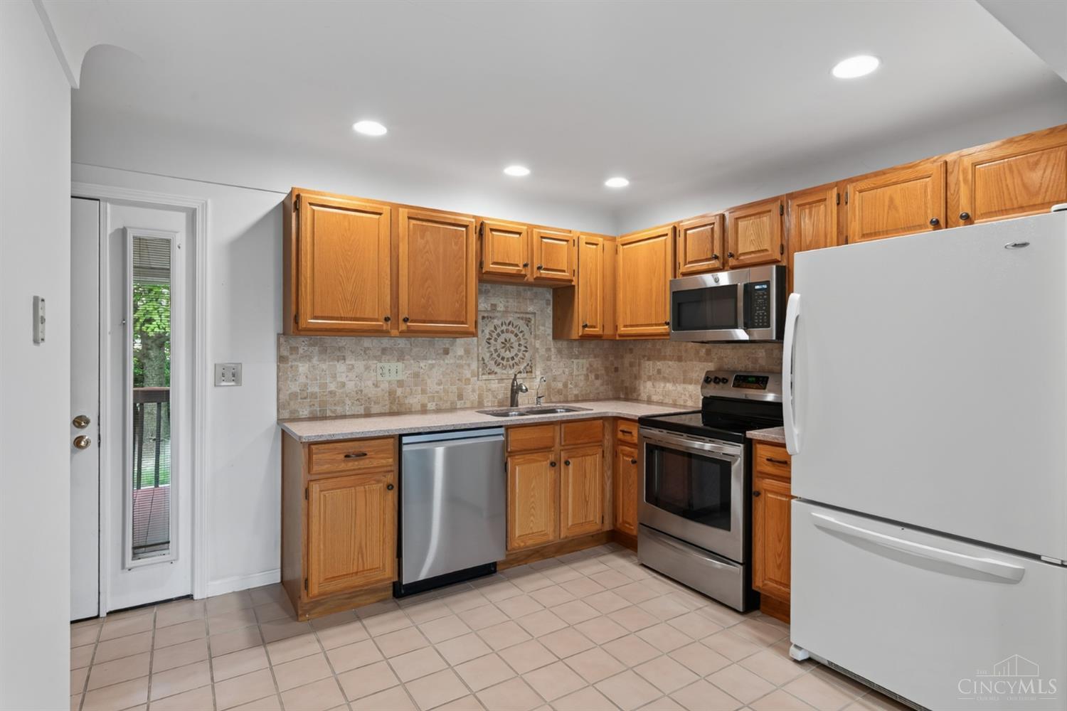 Listing Photo 5 - Condo for sale in building located at 9043 Winton Rd, Cincinnati, OH 45231