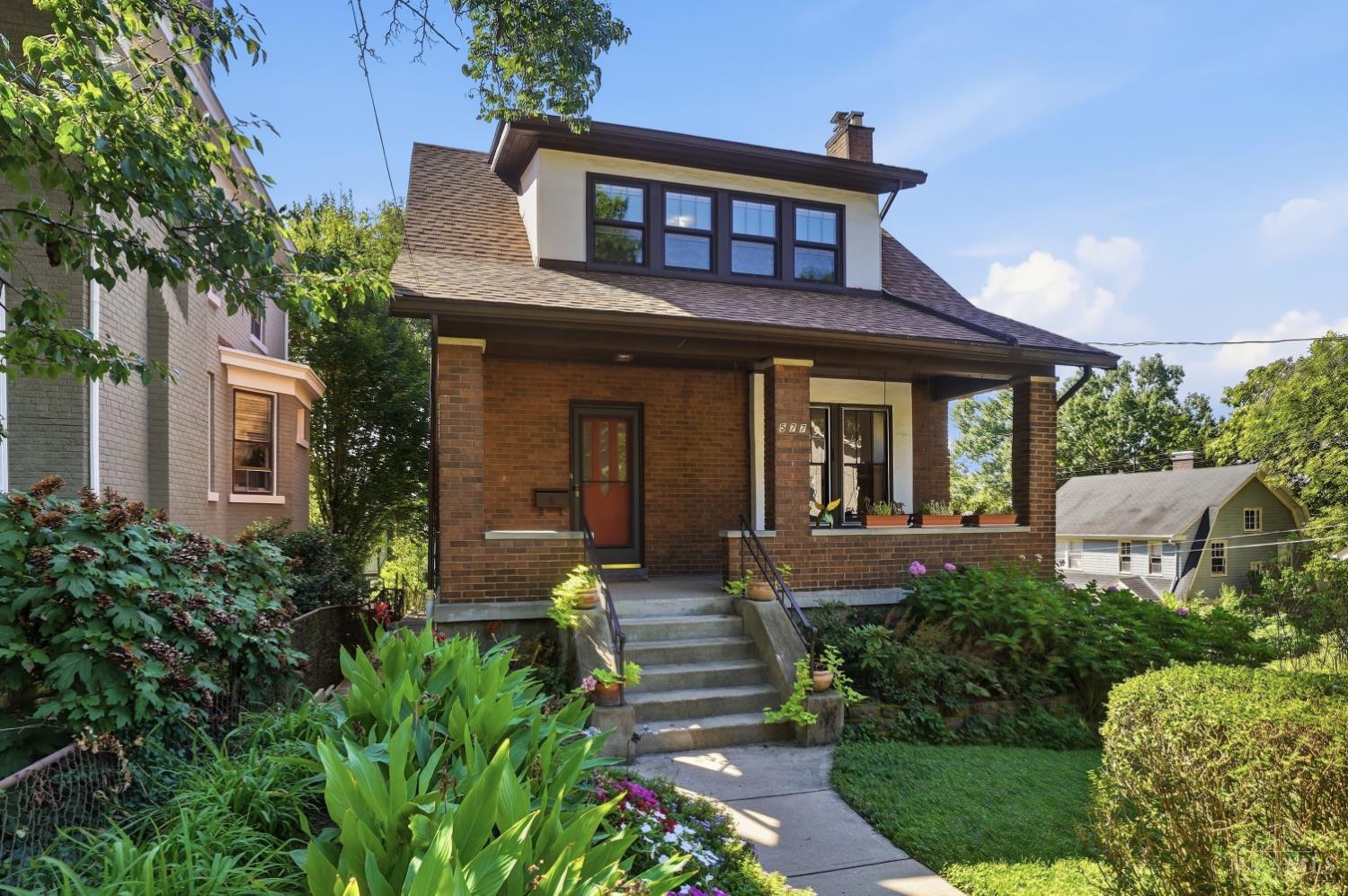 Photo 2 of Sale Pending at 577 Evanswood Pl, Cincinnati, OH 45220 | MLS# 1895561 | Listing updated on 2026-10-16