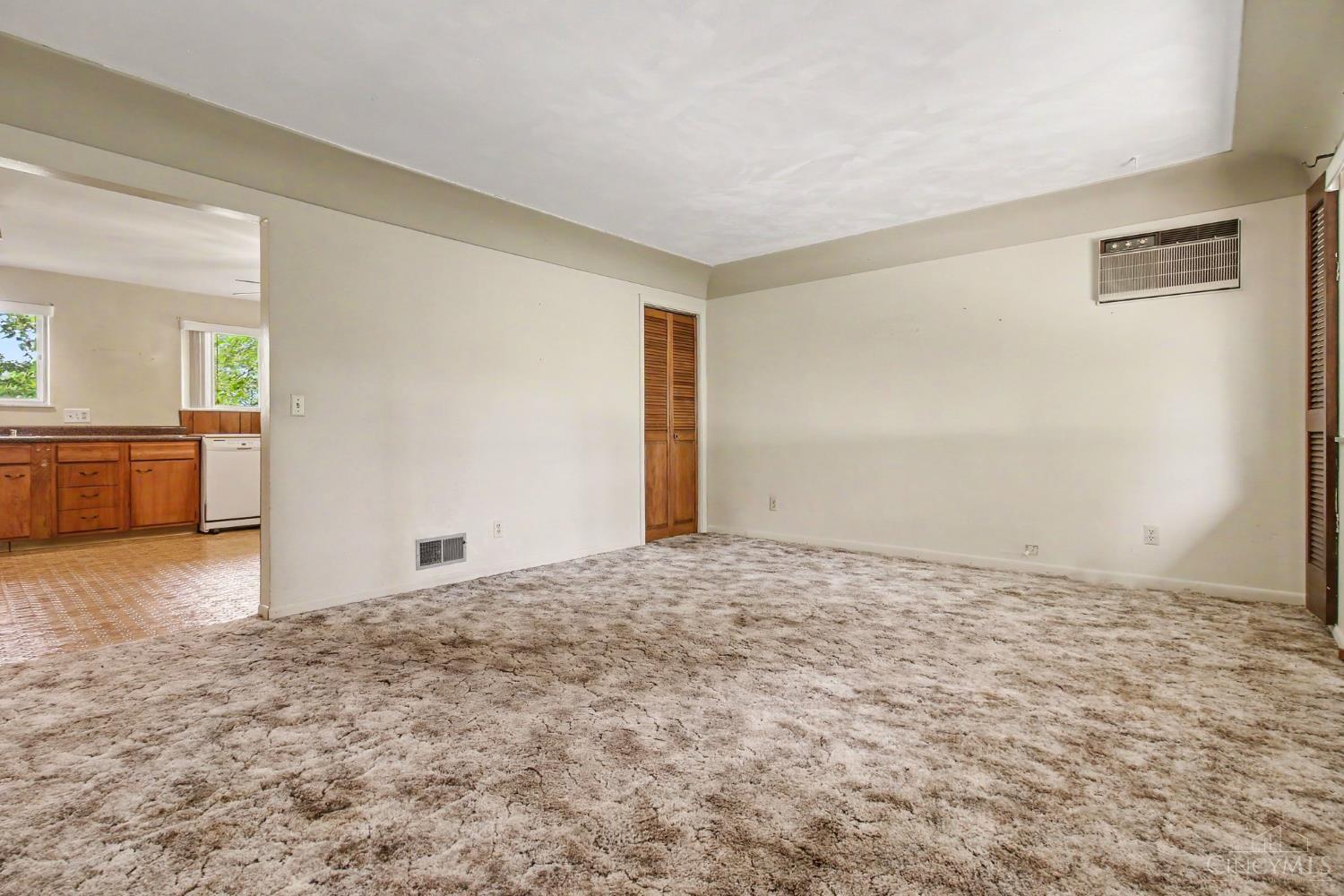 Photo 4 of Single family home for sale at 4295 Hutchinson Rd, Green Twp, OH 45248 | MLS# 1896118 | Listing updated on 2026-10-07