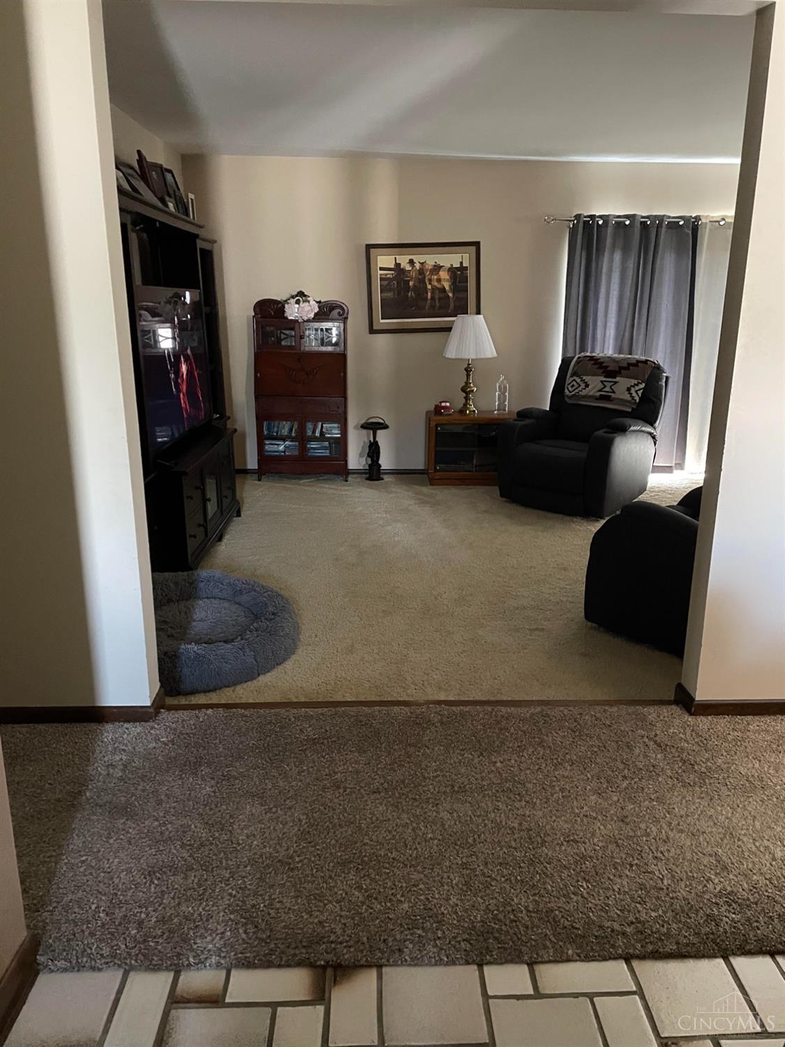 Photo 2 of Single family home for sale at 513 Sanders Dr, Hamilton, OH 45013 | MLS# 1896090 | Listing updated on 2026-10-02