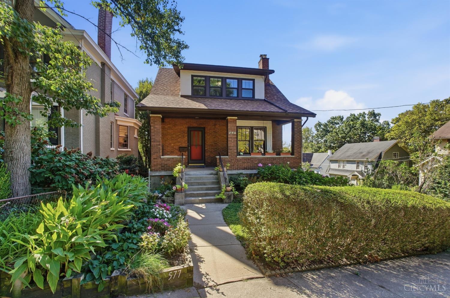 Photo 1 of Sale Pending at 577 Evanswood Pl, Cincinnati, OH 45220 | MLS# 1895561 | Listing updated on 2026-10-16