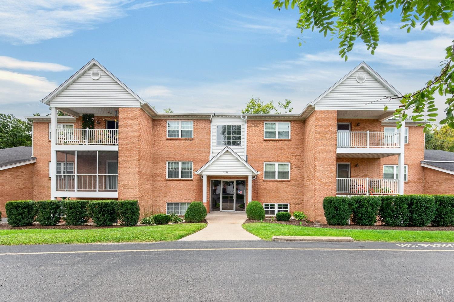 Photo 1 of Condo for sale at 3211 Heritage Sq Dr #5, Cincinnati, OH 45251 | MLS# 1896063 | Listing updated on 2026-10-02