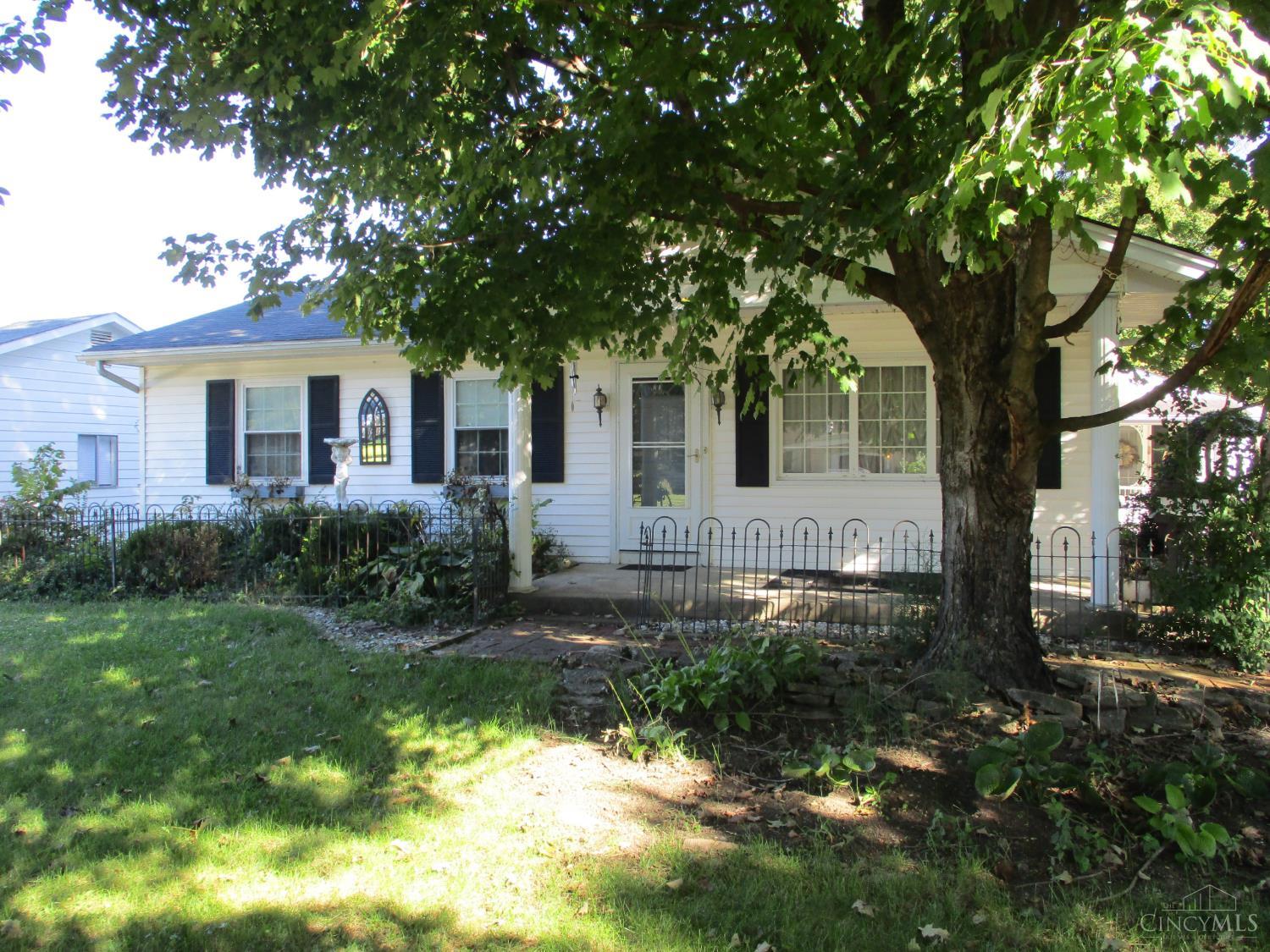 Photo 2 of Single family home for sale at 100 Cole Dr, Fairfield, OH 45014 | MLS# 1895891 | Listing updated on 2026-10-02