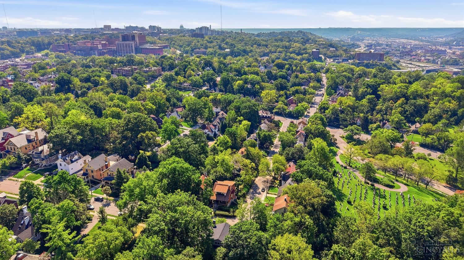Photo 2 of Sale Pending at 577 Evanswood Pl, Cincinnati, OH 45220 | MLS# 1895561 | Listing updated on 2026-10-16