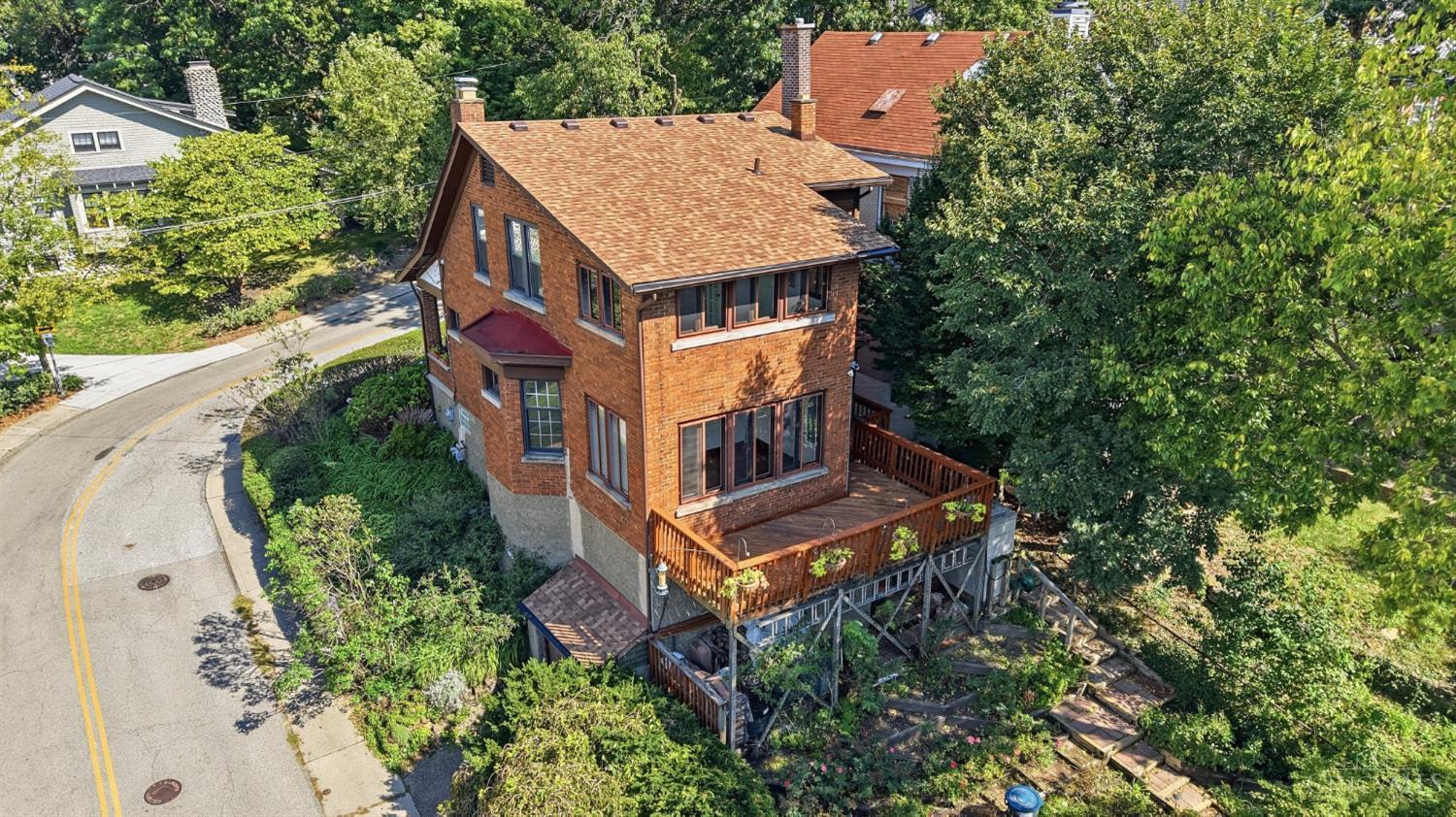 Photo 3 of Sale Pending at 577 Evanswood Pl, Cincinnati, OH 45220 | MLS# 1895561 | Listing updated on 2026-10-16