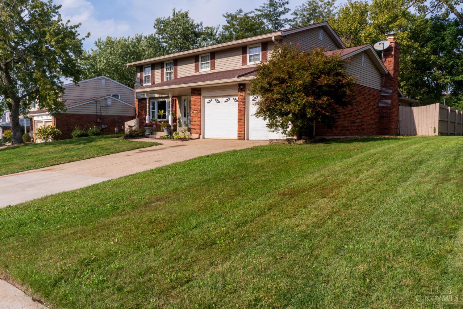 Photo 2 of Single family home for sale at 11900 Elmgrove Cir, Springfield Twp., OH 45240 | MLS# 1896140 | Listing updated on 2026-10-05