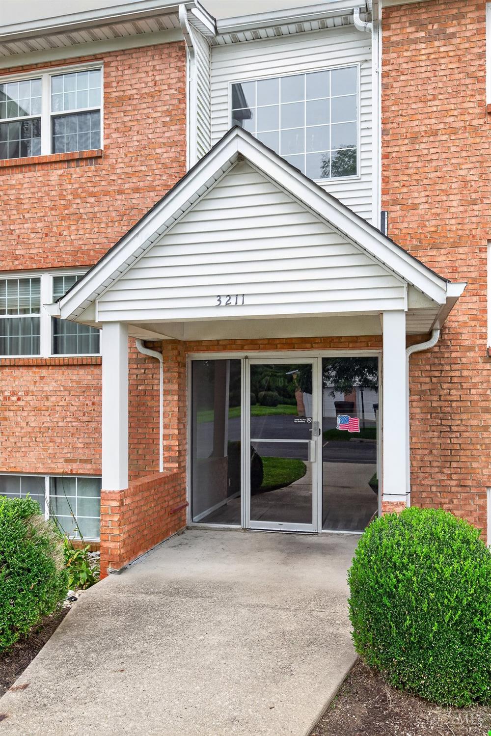 Photo 2 of Condo for sale at 3211 Heritage Sq Dr #5, Cincinnati, OH 45251 | MLS# 1896063 | Listing updated on 2026-10-02