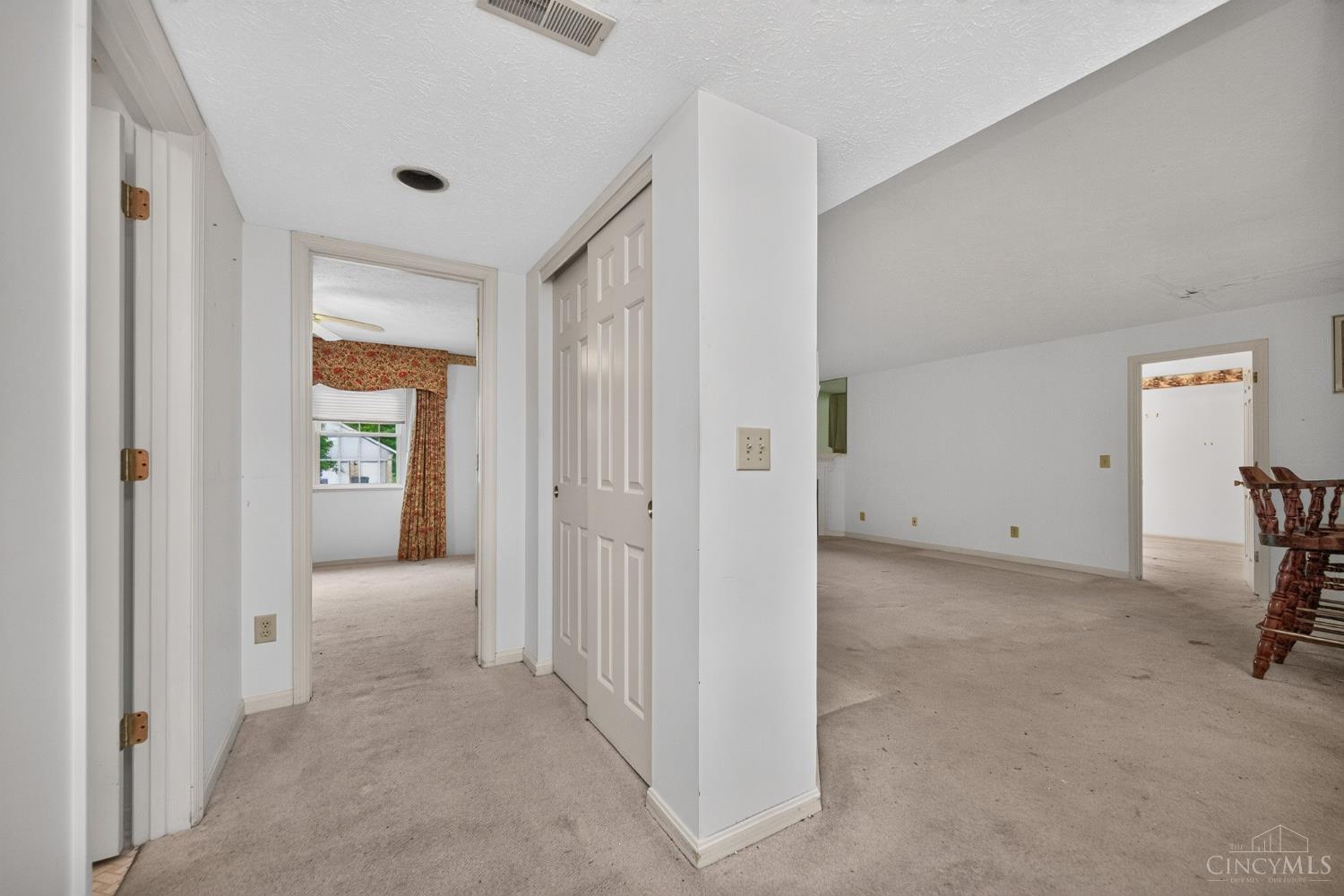 Listing Photo 5 - Condo for sale in building located at 3211 Heritage Sq Dr, Colerain Twp, OH 45251 - Unit #5