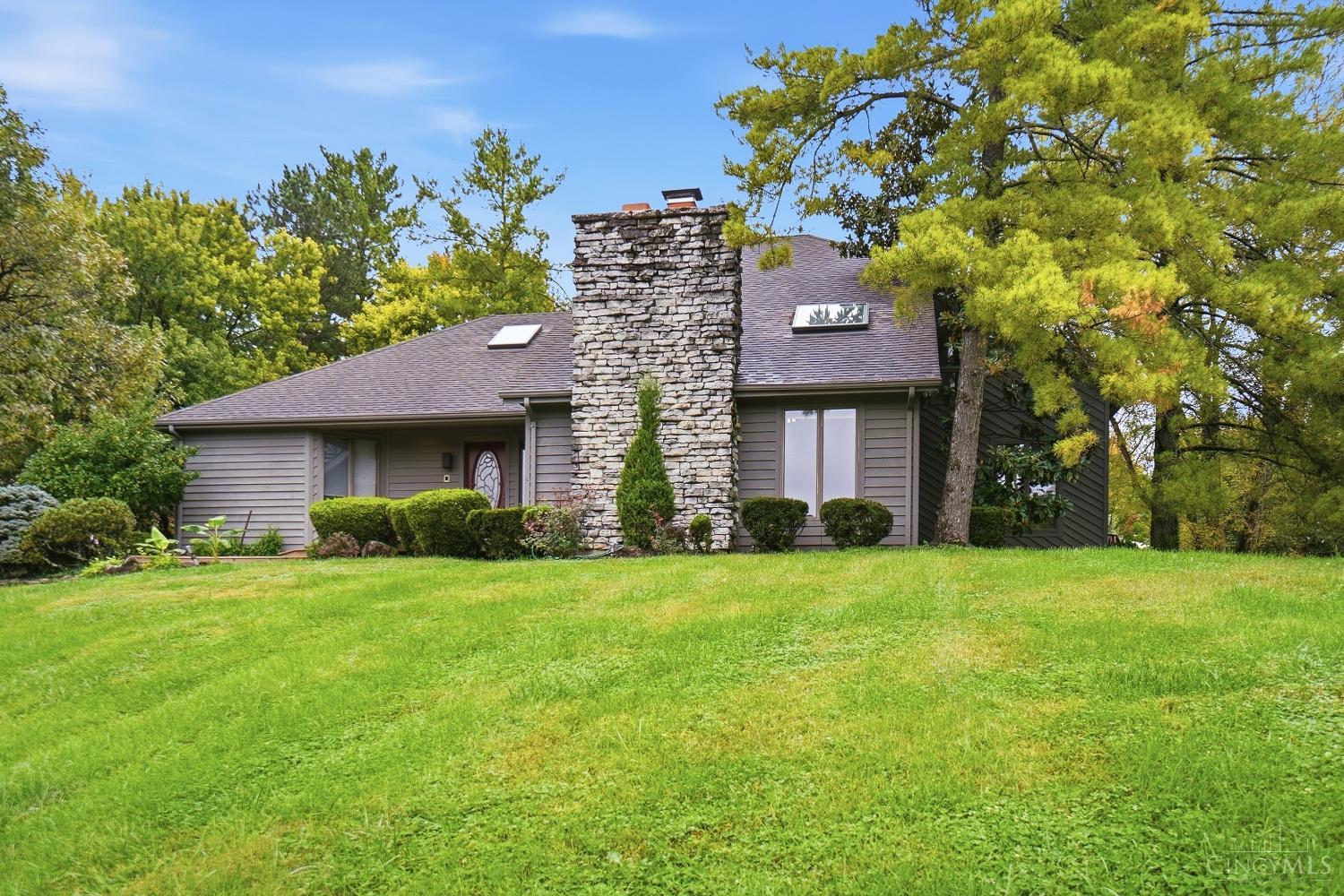 Photo 2 of Single family home for sale at 1760 Gloucester Dr, Fairfield, OH 45014 | MLS# 1895343 | Listing updated on 2026-10-03