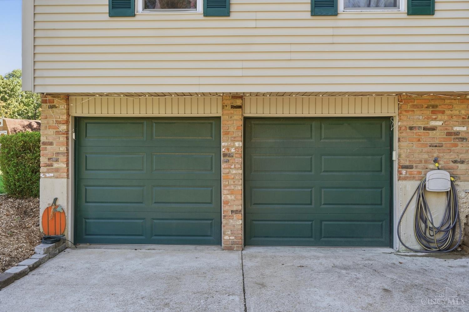 Photo 3 of Single family home for sale at 701 Miles Ln, Cincinnati, OH 45245 | MLS# 1888931 | Listing updated on 2026-10-10