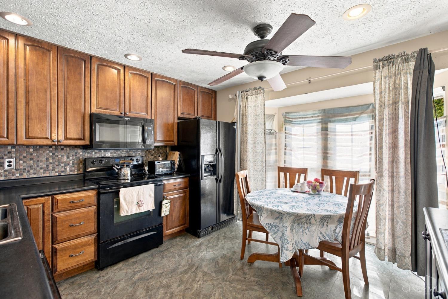 Photo 3 of Single family home for sale at 5686 Farm Fld Dr, Deerfield Twp., OH 45040 | MLS# 1896226 | Listing updated on 2026-10-06